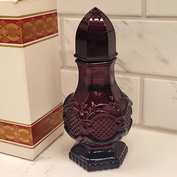 Vintage Avon Cape Cod Collection Cologne/Salt Shakers Set Of Two - Picture 5 of 8